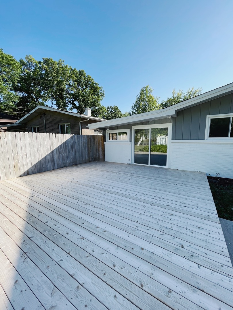 1017 Dell Road Northbrook, IL 60062 - Photo 46 of 52 a view of a terrace with wooden floor and seating space
