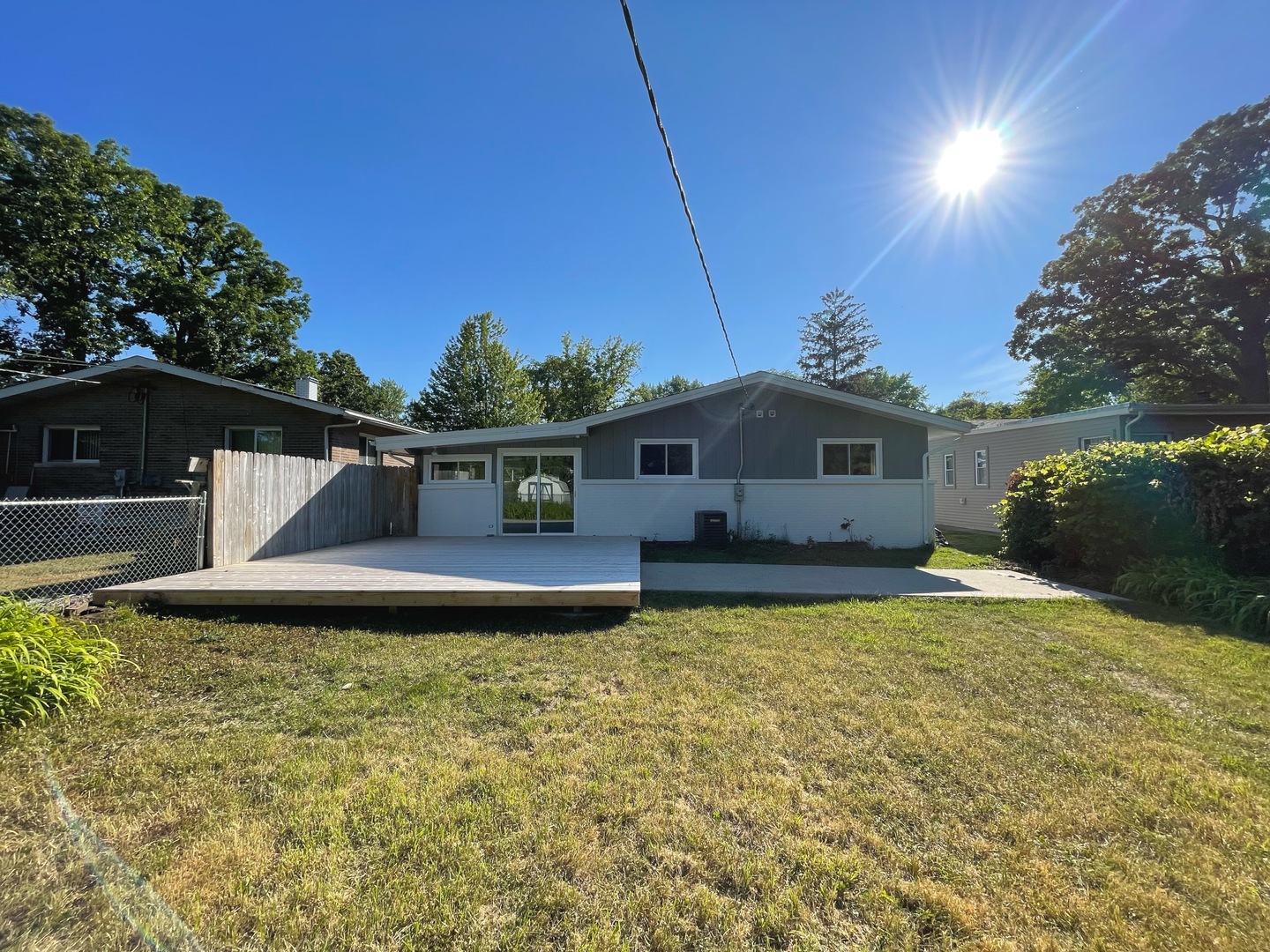 1017 Dell Road Northbrook, IL 60062 - Photo 49 of 52 a front view of a house with garden