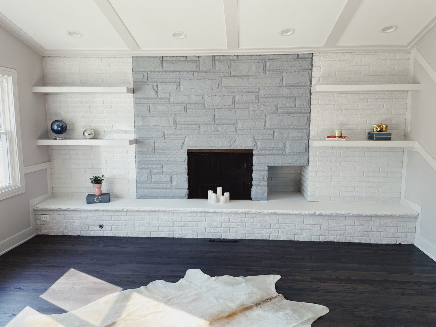1017 Dell Road Northbrook, IL 60062 - Photo 5 of 52 a bathroom with a bathtub and a potted plant