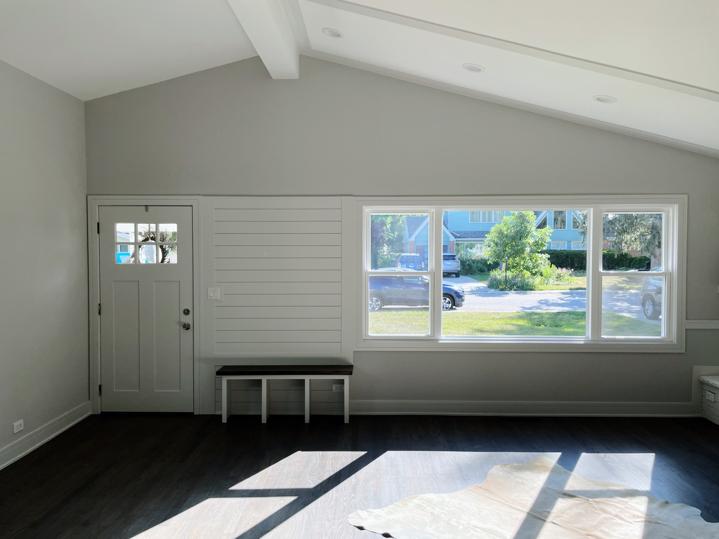 1017 Dell Road Northbrook, IL 60062 - Photo 6 of 52 a view of a livingroom with a window