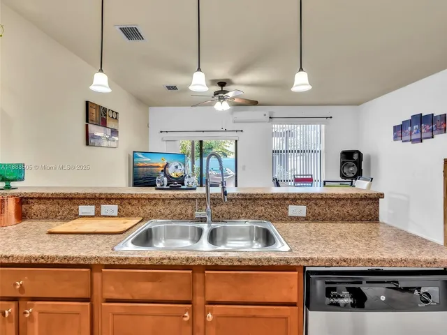 $2,975 | 8926 West 35th Court, Hialeah, FL 33018