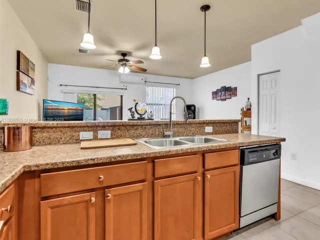 $2,975 | 8926 West 35th Court, Hialeah, FL 33018