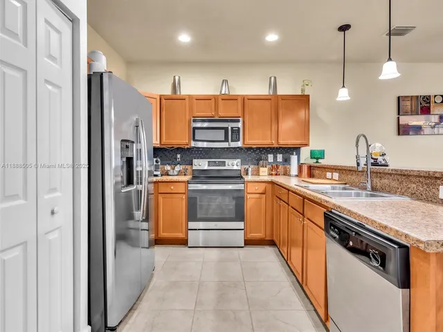 $2,975 | 8926 West 35th Court, Hialeah, FL 33018