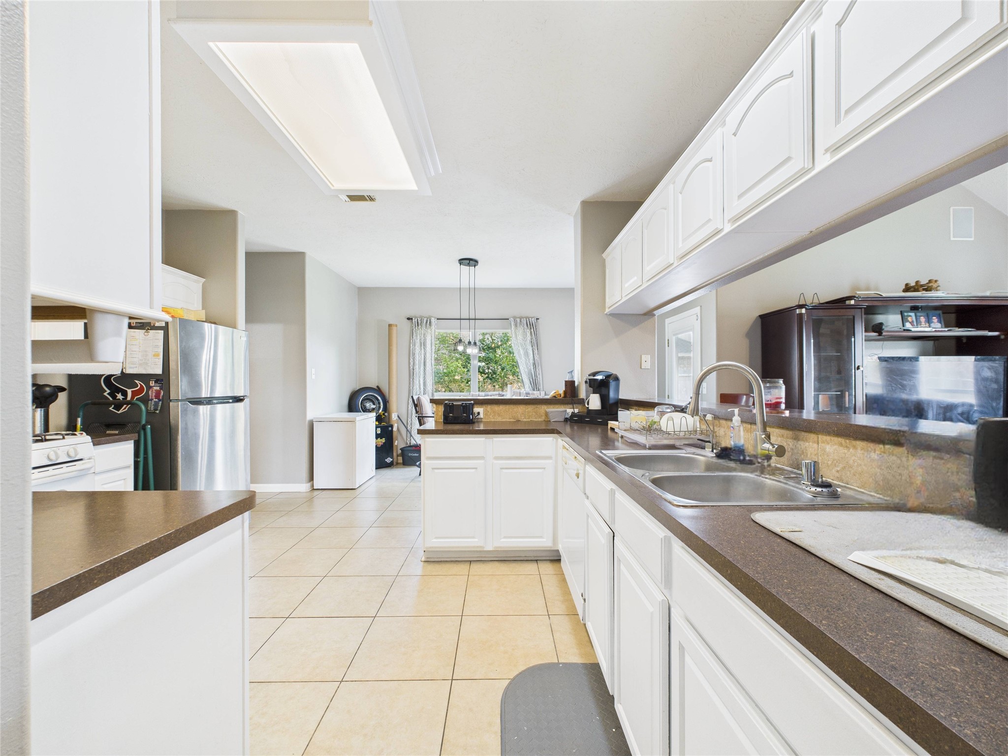 1484 Allison Street Alvin, TX 77511 - Photo 13 of 37 Tons of cabinets and counter space!