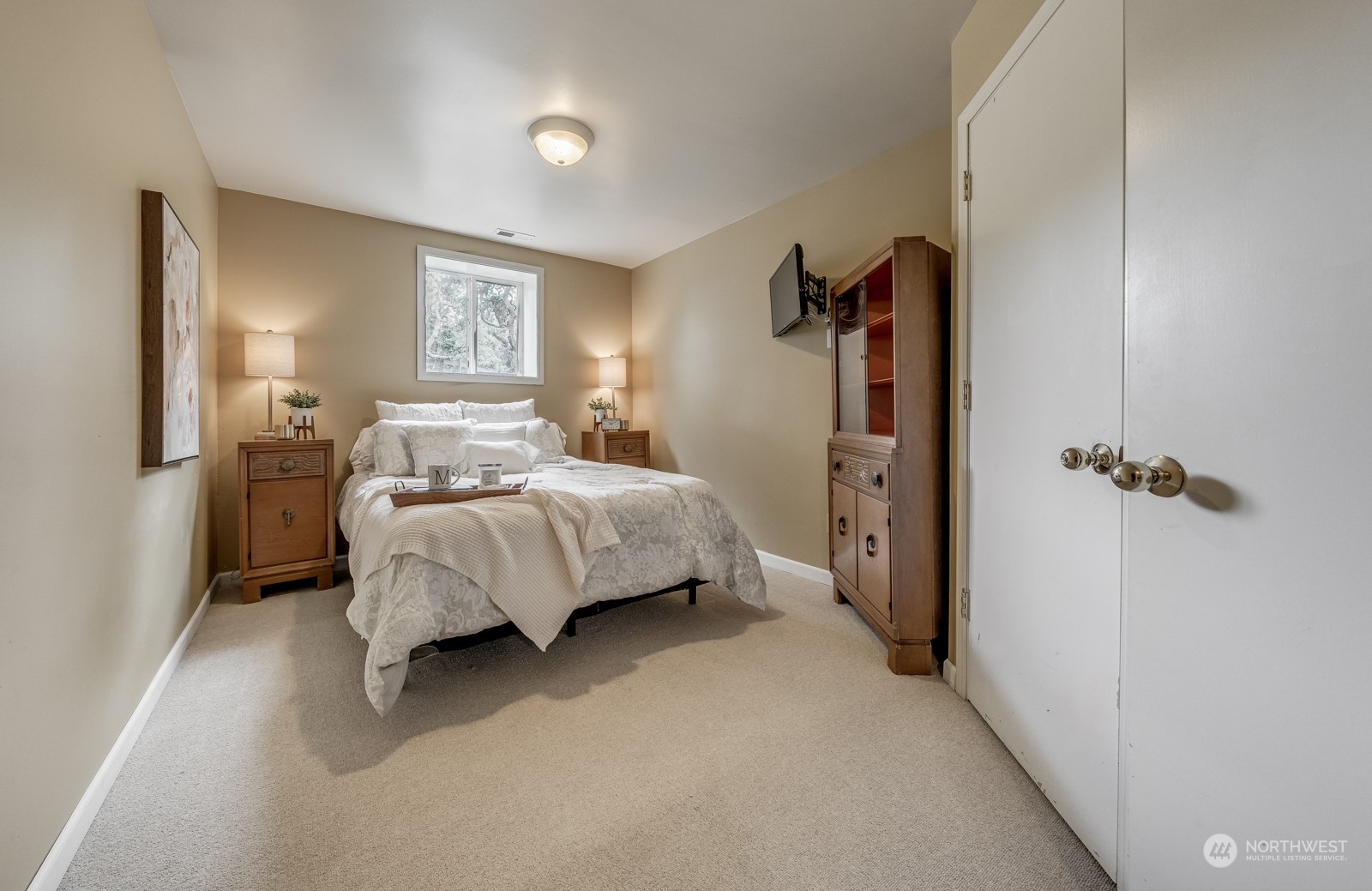 12325 Old Snohomish Monroe Road Snohomish, WA 98290 - Photo 27 of 40 a bedroom with a bed and a table