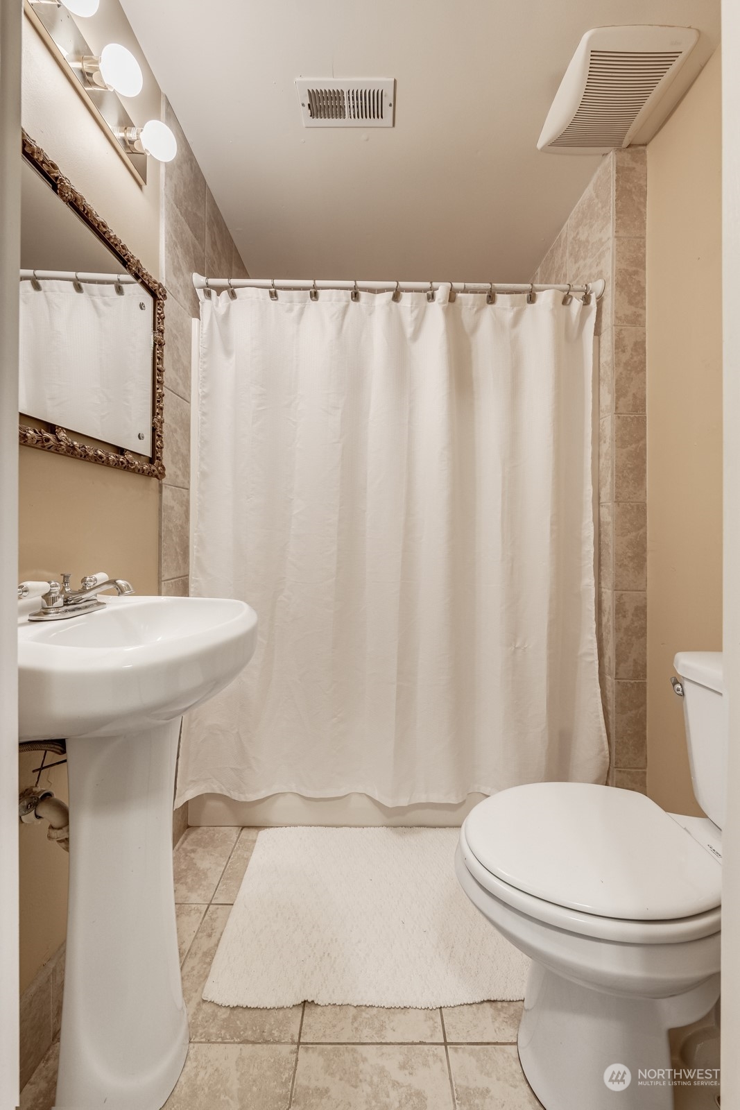 12325 Old Snohomish Monroe Road Snohomish, WA 98290 - Photo 28 of 40 a bathroom with a sink a toilet and shower