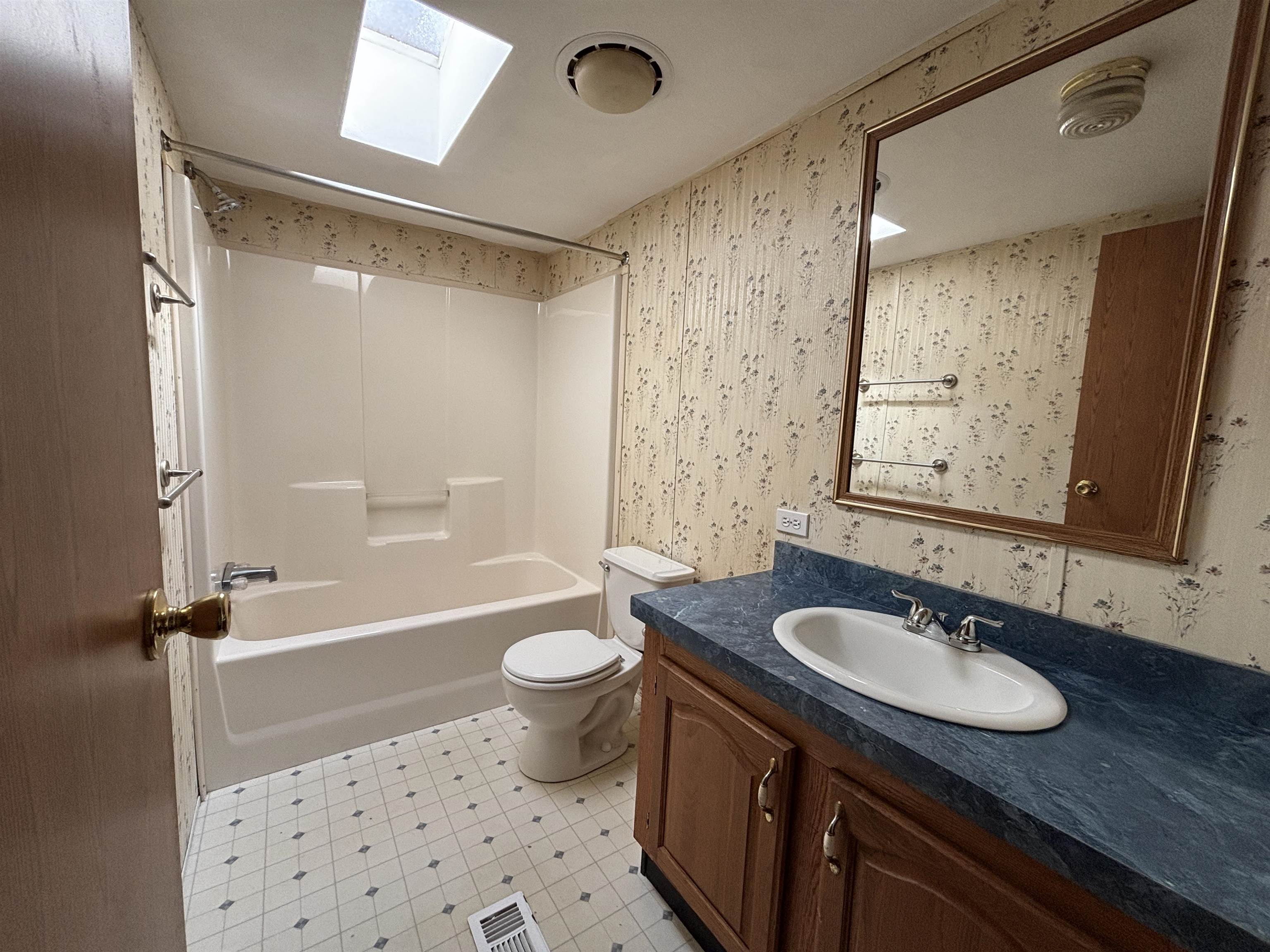 1109 Highway 4A Enfield, NH 03748 - Photo 17 of 27