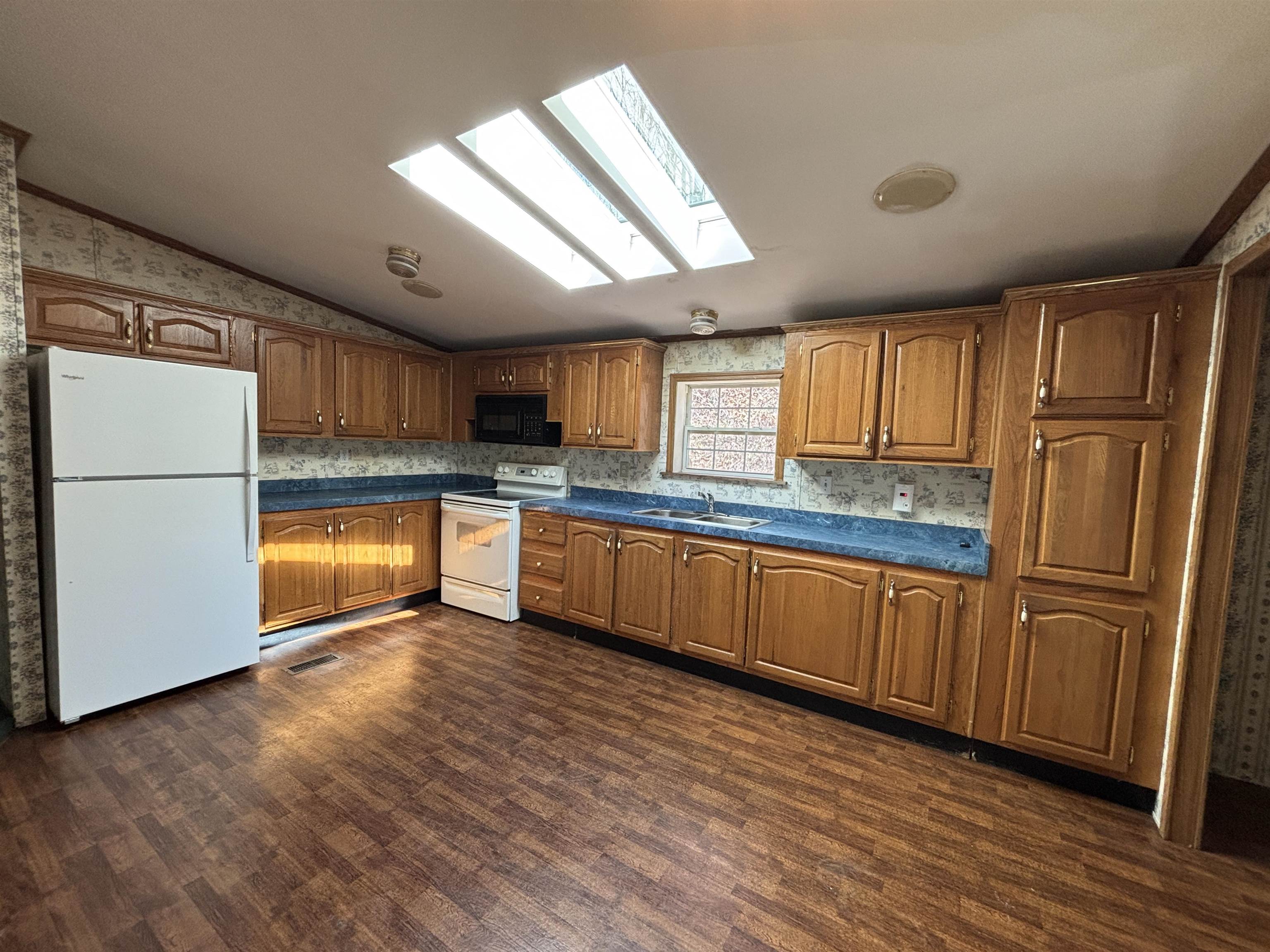 1109 Highway 4A Enfield, NH 03748 - Photo 7 of 27