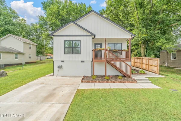 $367,500 | 232 West Stephenson Street, Alcoa, TN 37701