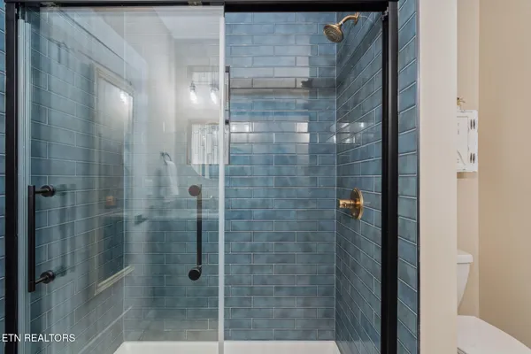 $367,500 | 232 West Stephenson Street, Alcoa, TN 37701