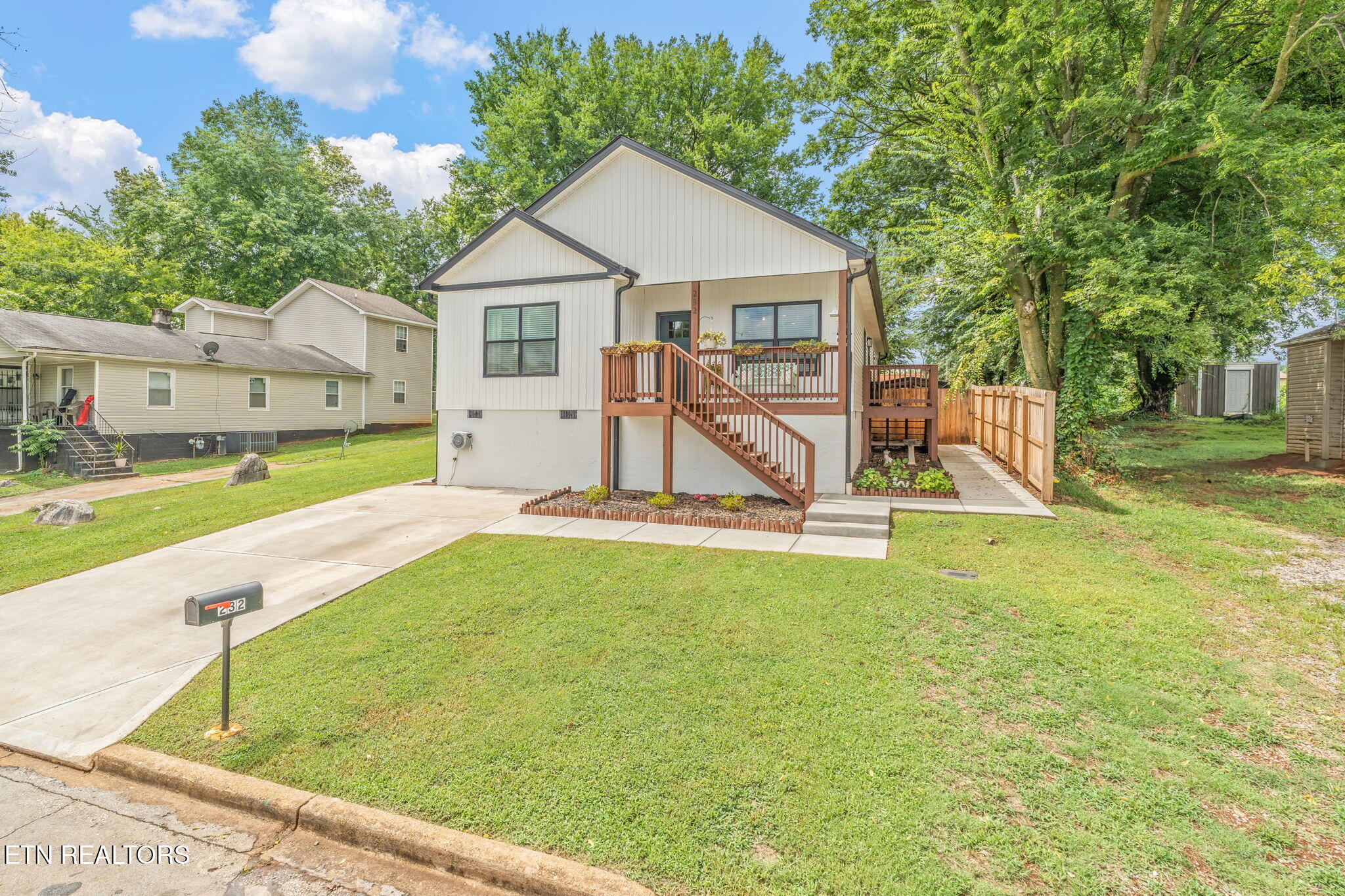 232 West Stephenson Street Alcoa, TN 37701 - Photo 2 of 25 Side Entry