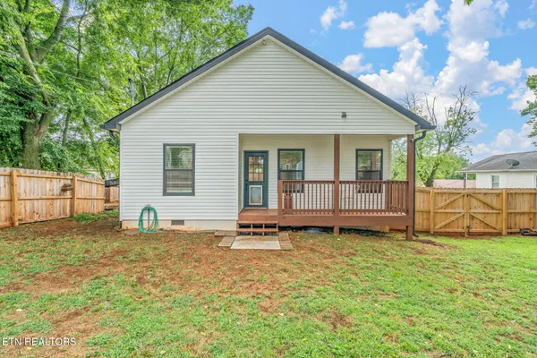 $367,500 | 232 West Stephenson Street, Alcoa, TN 37701
