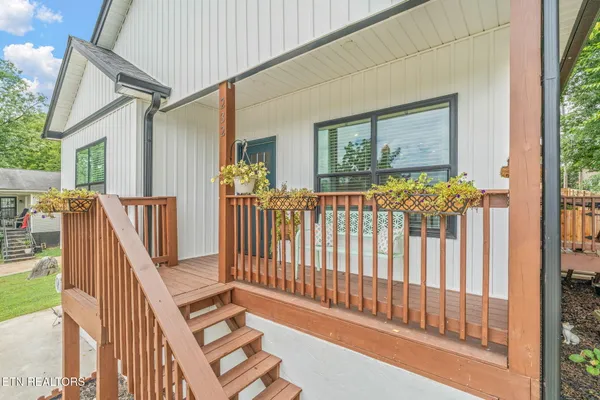 $367,500 | 232 West Stephenson Street, Alcoa, TN 37701