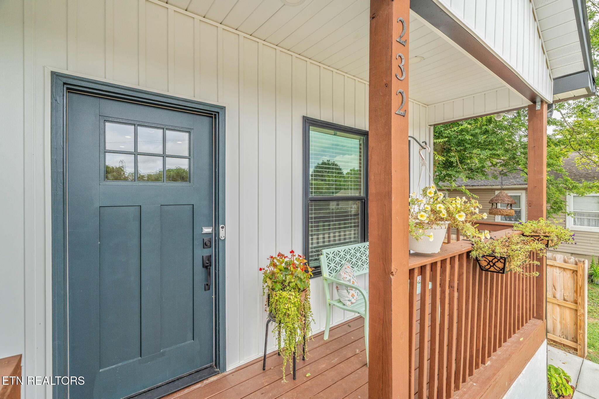 232 West Stephenson Street Alcoa, TN 37701 - Photo 4 of 25 Front Entry Way