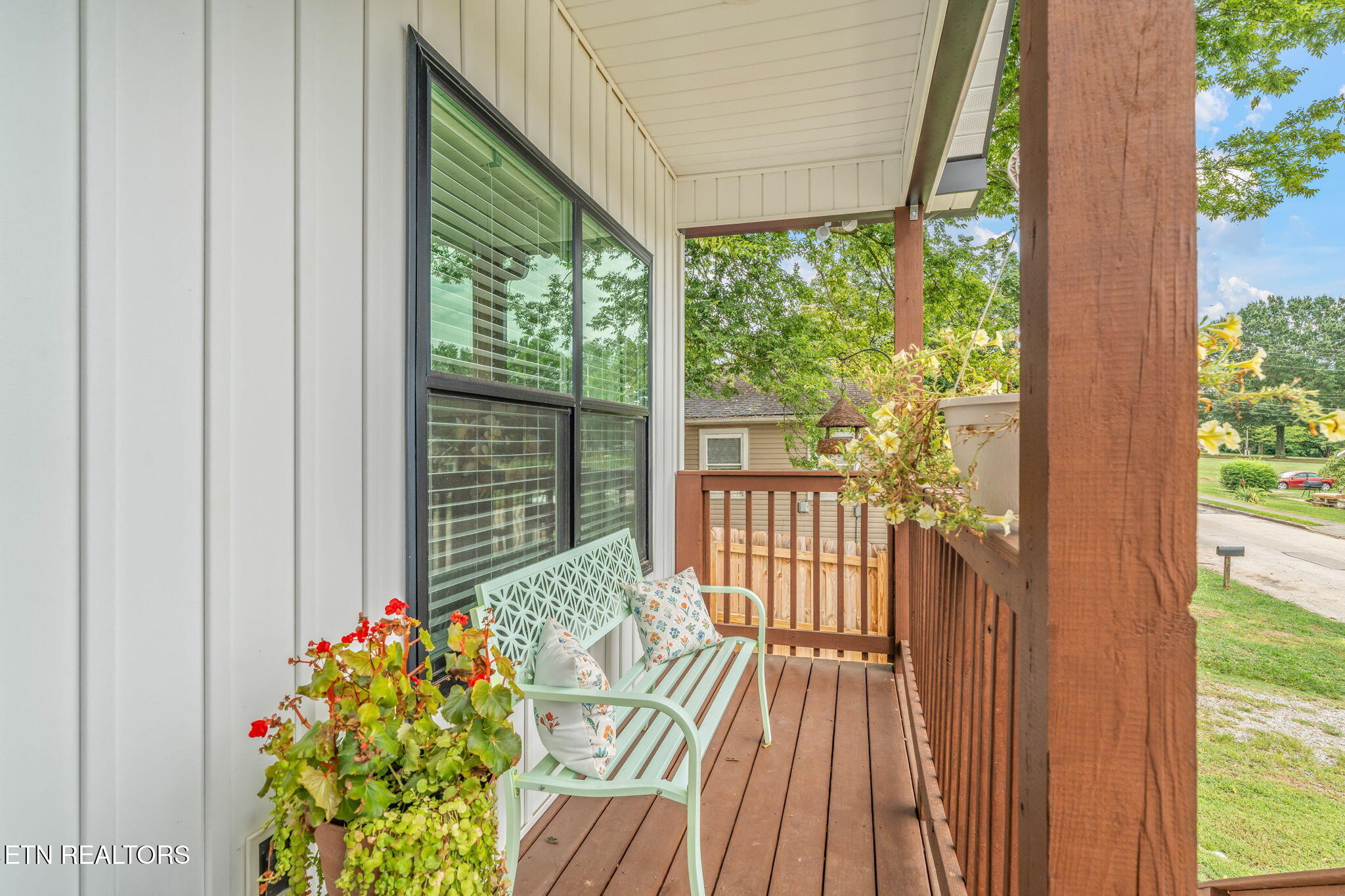 232 West Stephenson Street Alcoa, TN 37701 - Photo 5 of 25 Porch