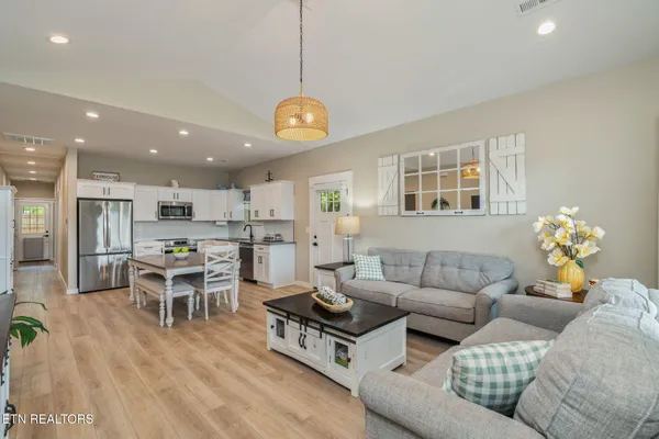 $367,500 | 232 West Stephenson Street, Alcoa, TN 37701