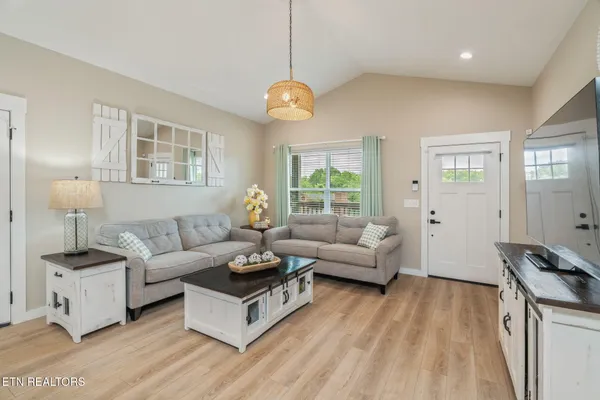 $367,500 | 232 West Stephenson Street, Alcoa, TN 37701