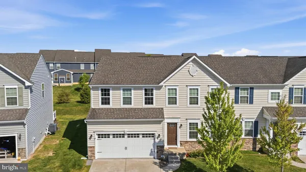 a view of front of house with a yard