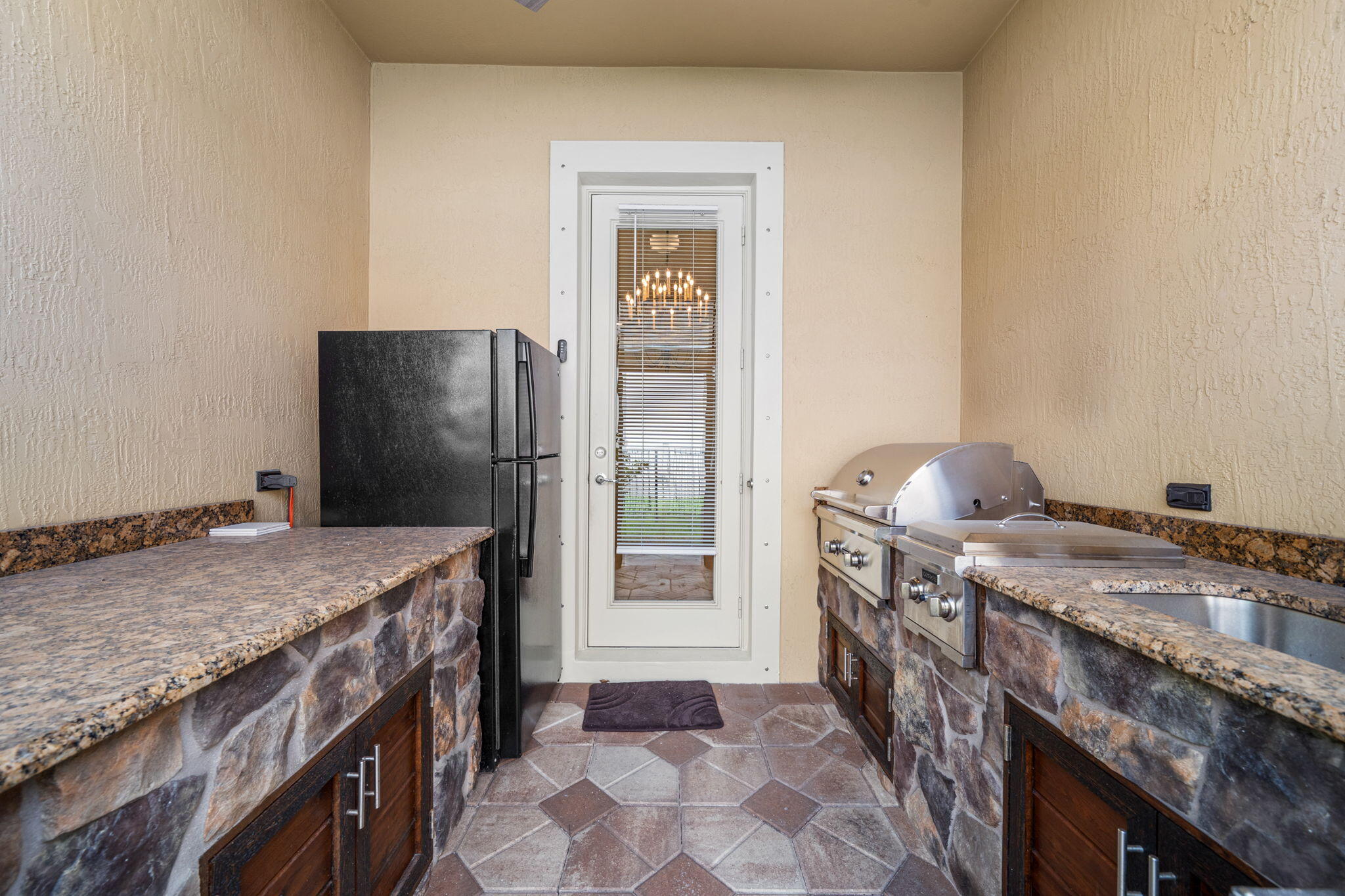 10765 Pisa Road Wellington, FL 33414 - Photo 32 of 61 Grilling area