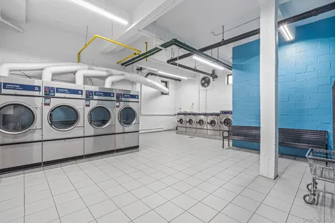 $359,000 | 99-45 60th Avenue, Unit 6J | South Corona