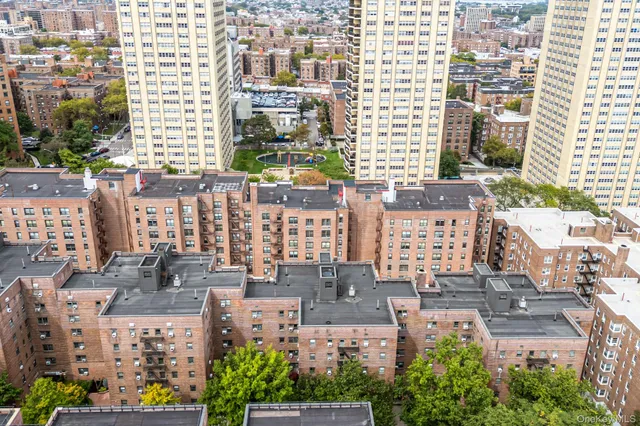 $359,000 | 99-45 60th Avenue, Unit 6J | South Corona