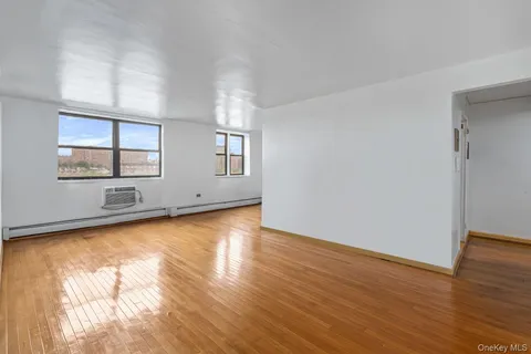 $359,000 | 99-45 60th Avenue, Unit 6J | South Corona