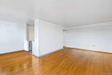 $359,000 | 99-45 60th Avenue, Unit 6J | South Corona