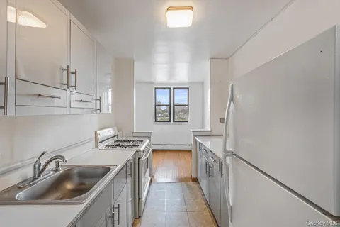 $359,000 | 99-45 60th Avenue, Unit 6J | South Corona