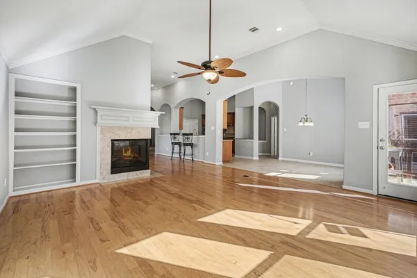 $2,950 | 2891 Tuscania Lane, League City, TX 77573