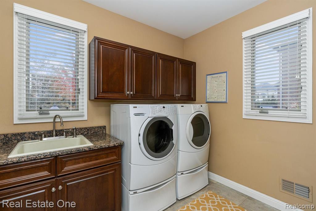 1577 Serene Court Rochester Hills, MI 48306 - Photo 23 of 38