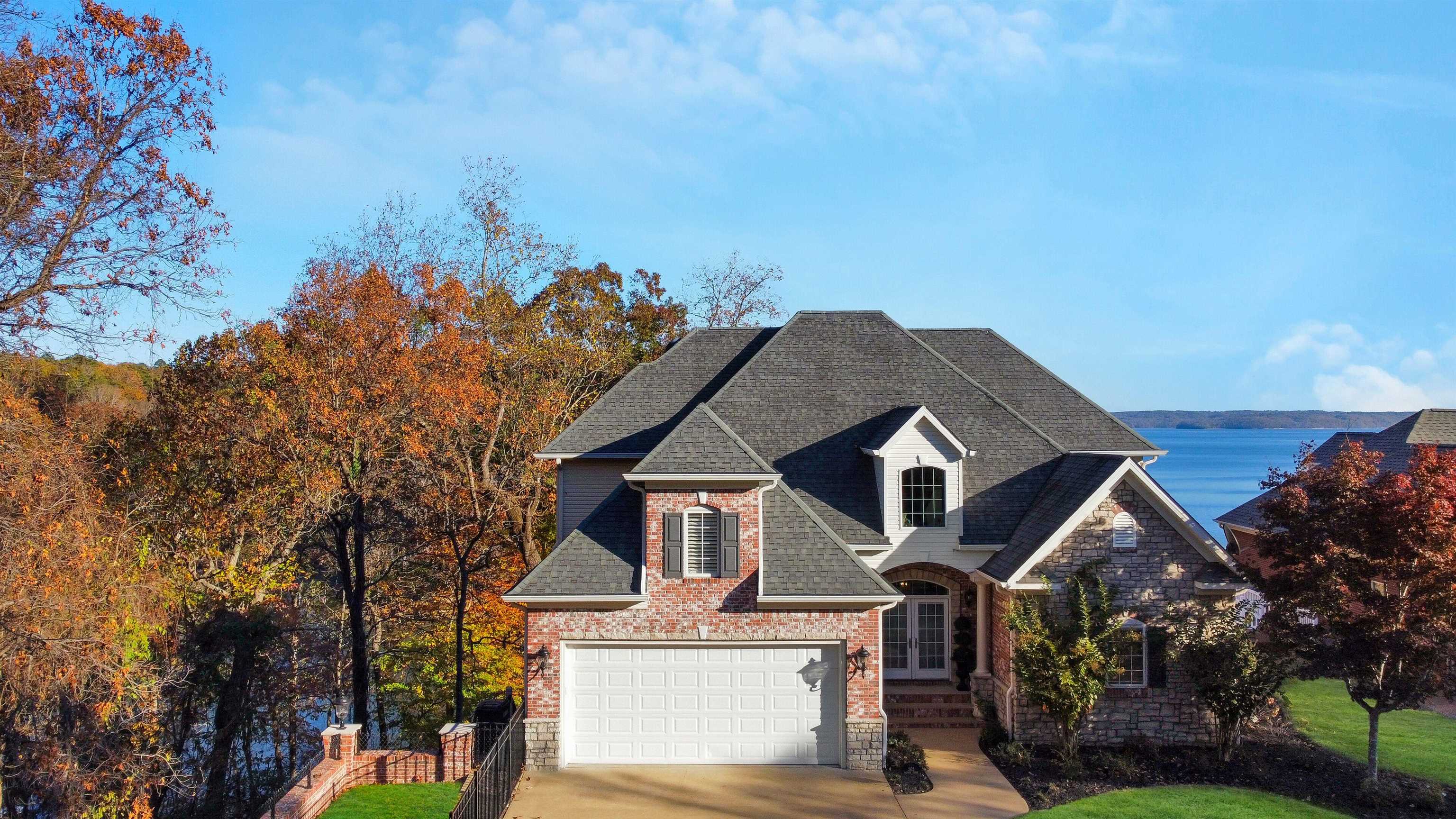 505 Sailboat Point Savannah, TN 38372 - Photo 2 of 40 front view of house with a tree in the background