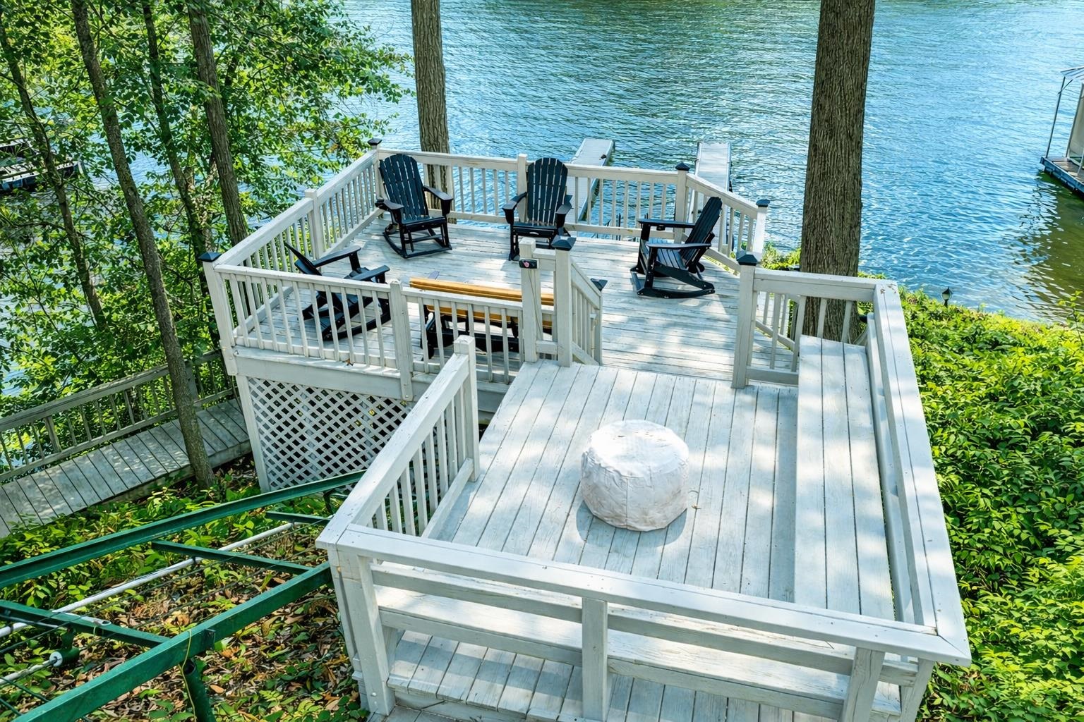 505 Sailboat Point Savannah, TN 38372 - Photo 35 of 40 a view of balcony with furniture