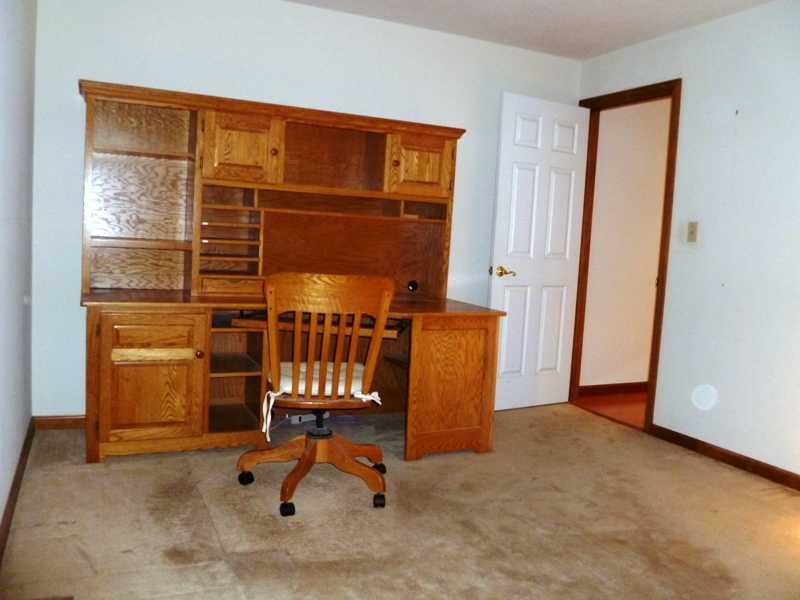 2720 Fernwald Road Pittsburgh, PA 15217 - Photo 11 of 21 Den.