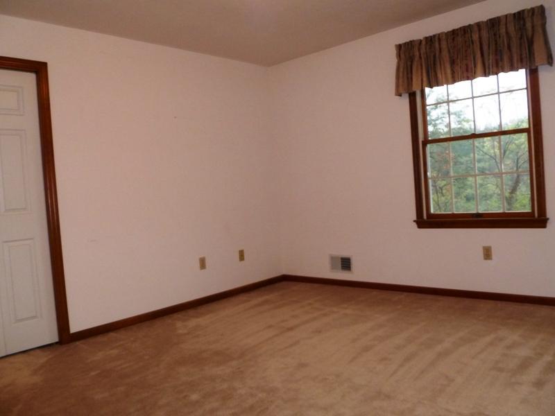 2720 Fernwald Road Pittsburgh, PA 15217 - Photo 18 of 21 Bedroom. Third bedroom
