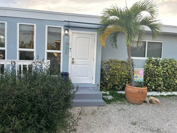 a view of a house with a yard and plants
