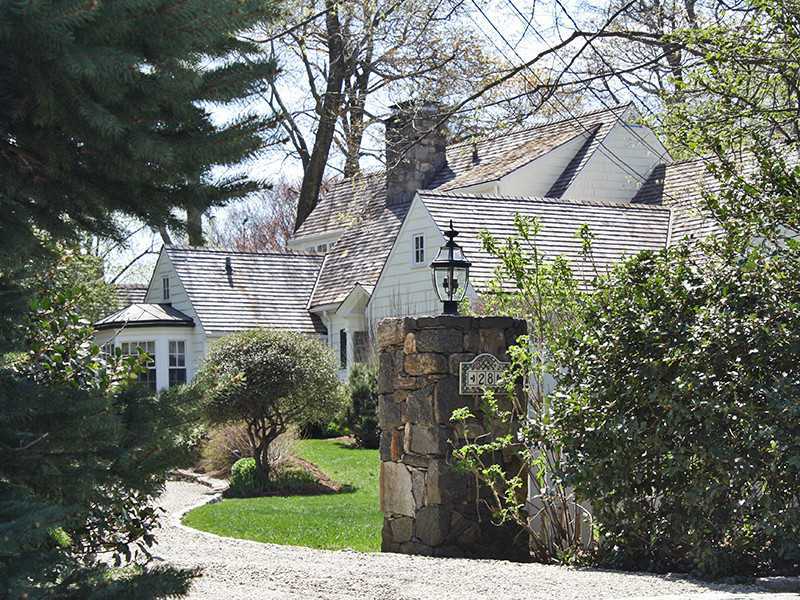 28 Leeward Lane Riverside, CT 06878 - Photo 2 of 23 a aerial view of a house