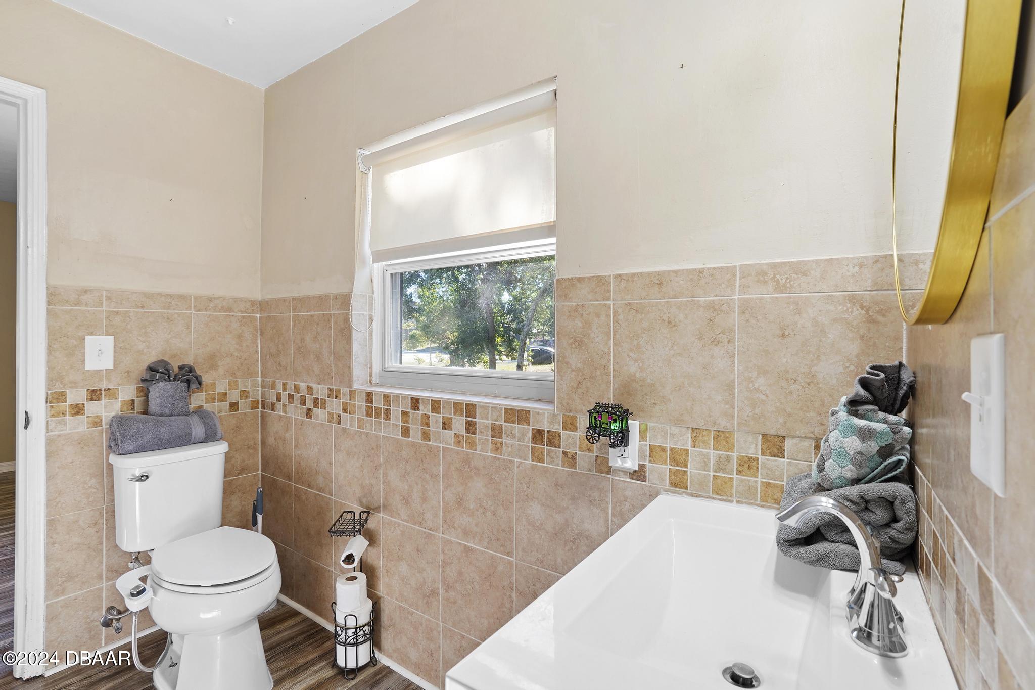 102 Marta Road DeBary, FL 32713 - Photo 17 of 31 a bathroom with a sink a toilet and a bathtub