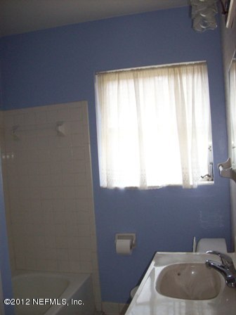6400 Bay Ridge Road Jacksonville, FL 32216 - Photo 16 of 20 Bath