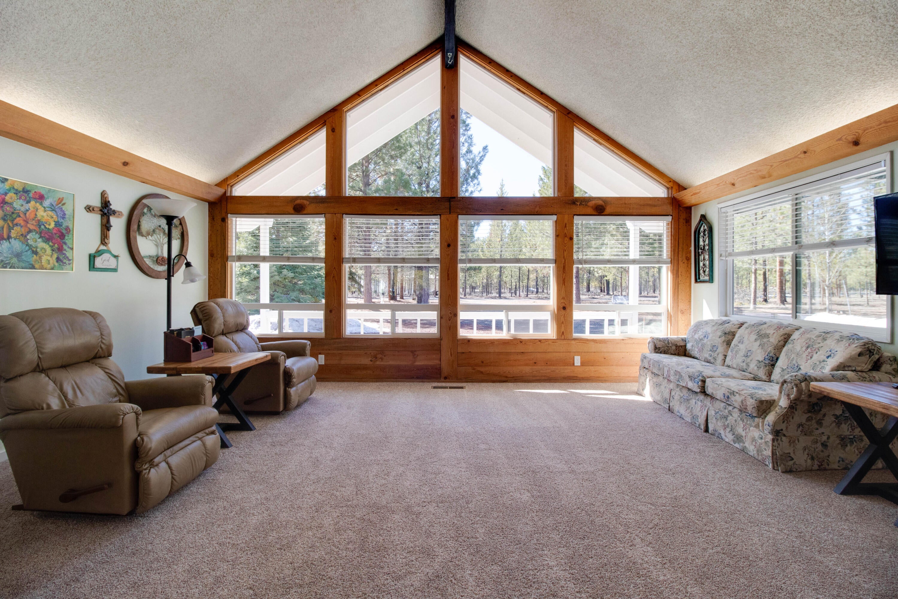 1751 Yoke Road La Pine, OR 97739 - Photo 7 of 57 Main Living Room All New Windows