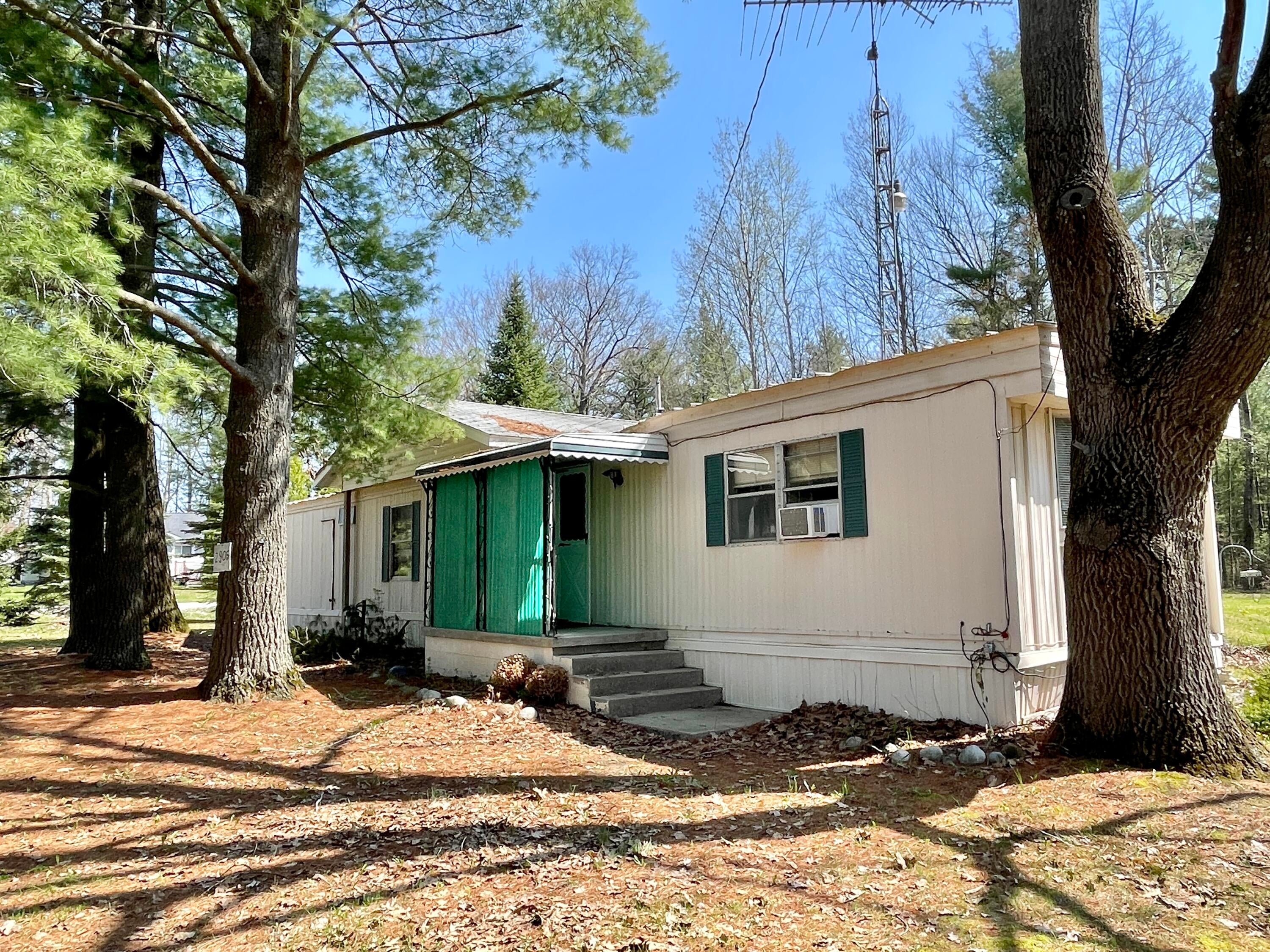 2905 Buttles Road Lewiston, MI 49756 - Photo 3 of 25 Gallery Image 3