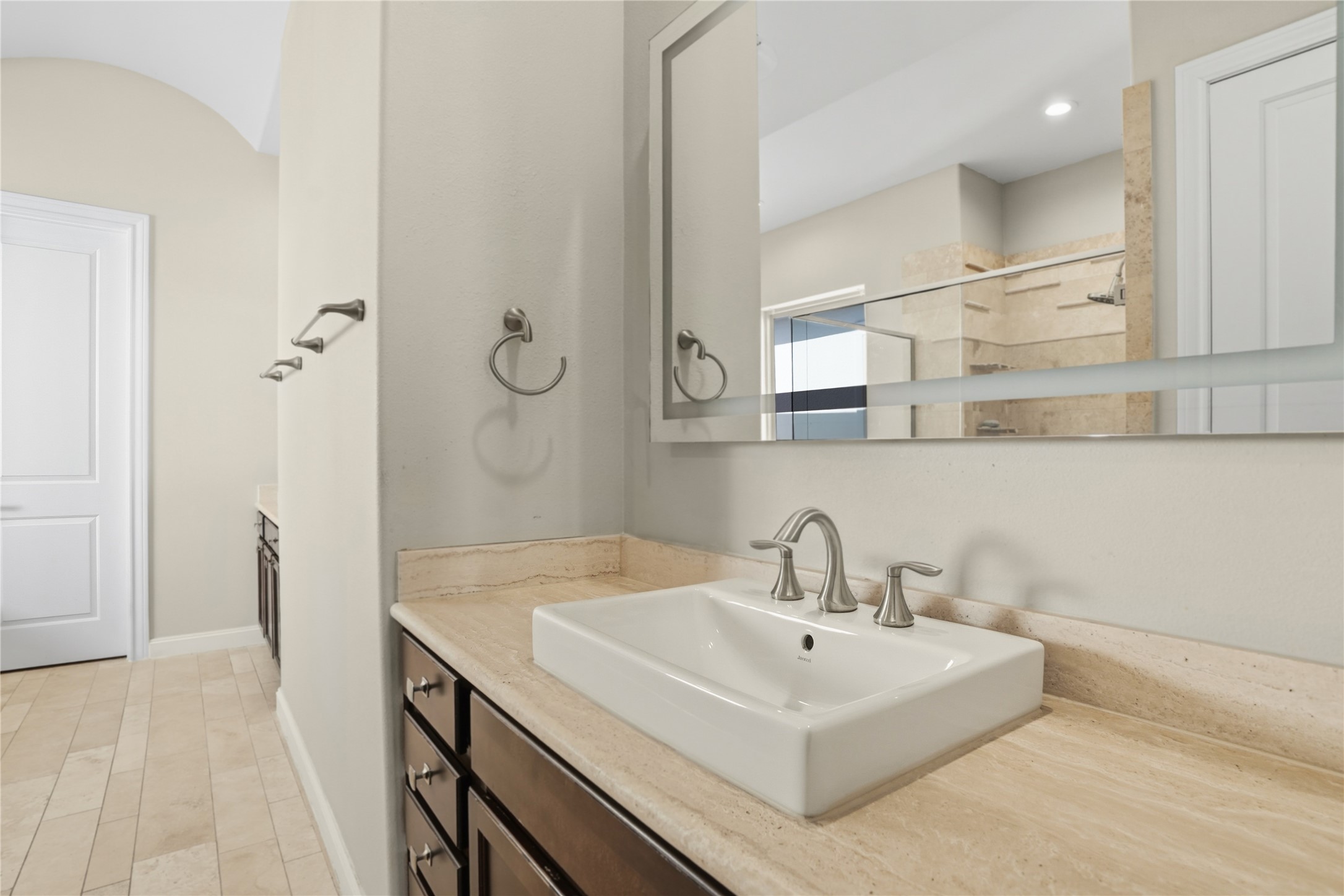 2843 Rusk Street Houston, TX 77003 - Photo 21 of 32 primary bathroom on 3rd floor