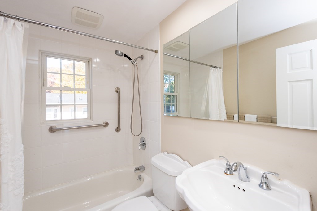 188 Edgemere Road Lynn, MA 01904 - Photo 27 of 41 Gallery Image 27