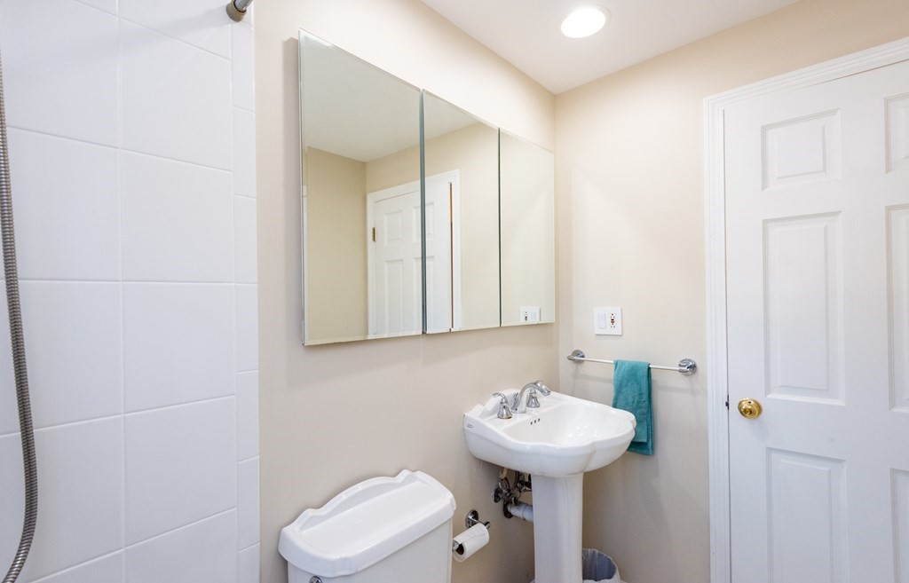 188 Edgemere Road Lynn, MA 01904 - Photo 28 of 41 Gallery Image 28
