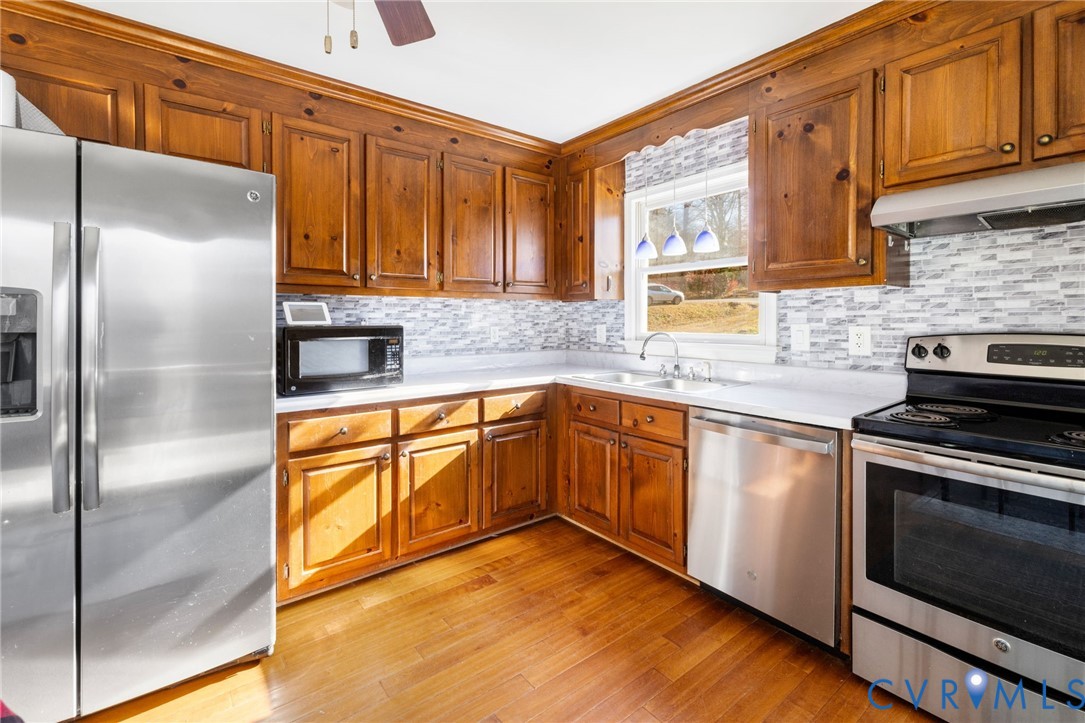 2015 Oneida Road Powhatan, VA 23139 - Photo 14 of 24 Kitchen featuring stainless steel appliances, brow