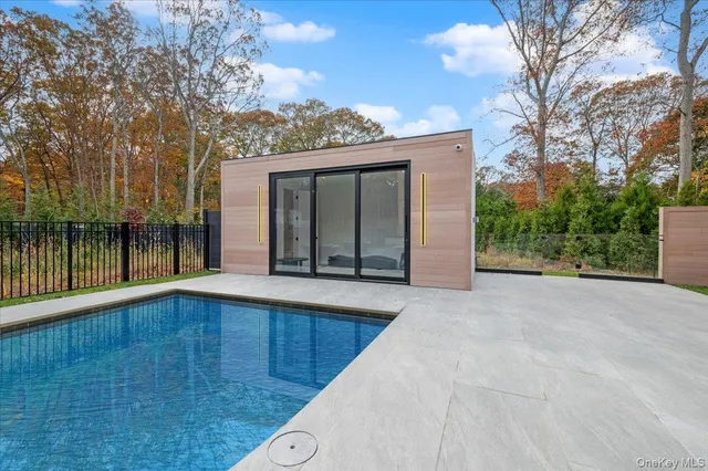 a view of an house with backyard and tree