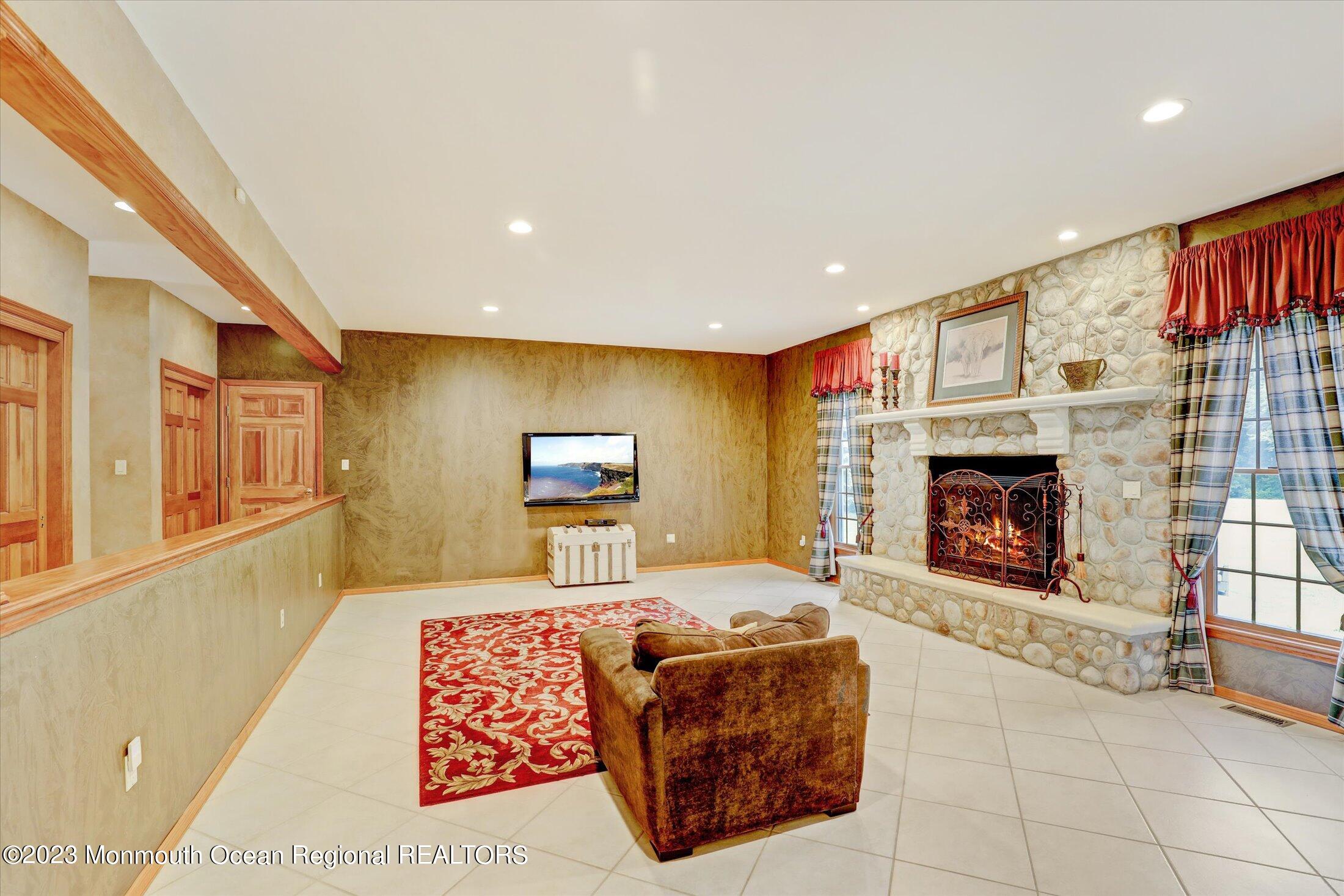 95 Station Road Morganville, NJ 07751 - Photo 41 of 71 20-Family Room