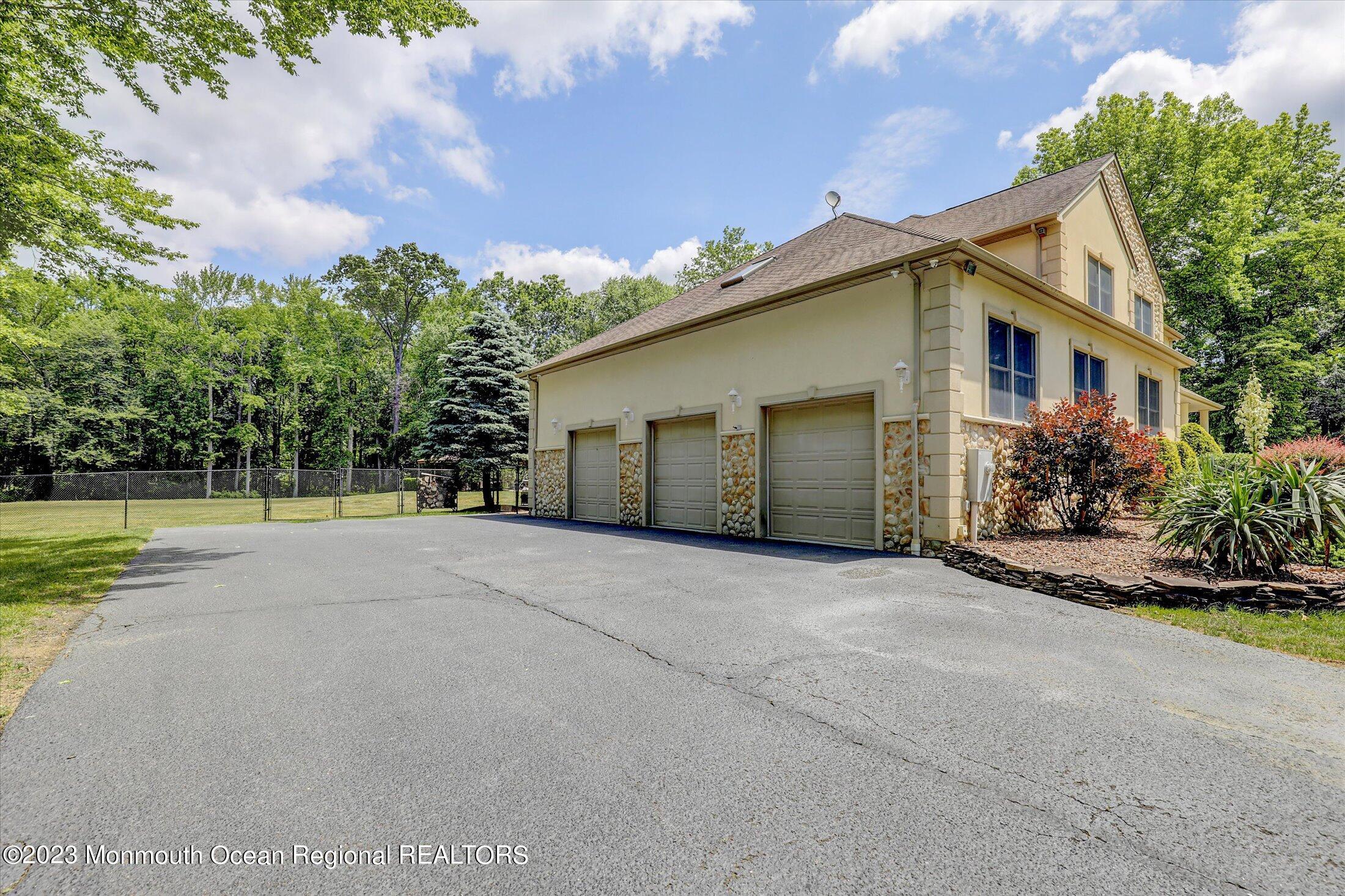 95 Station Road Morganville, NJ 07751 - Photo 6 of 71 71-3 Car Garage