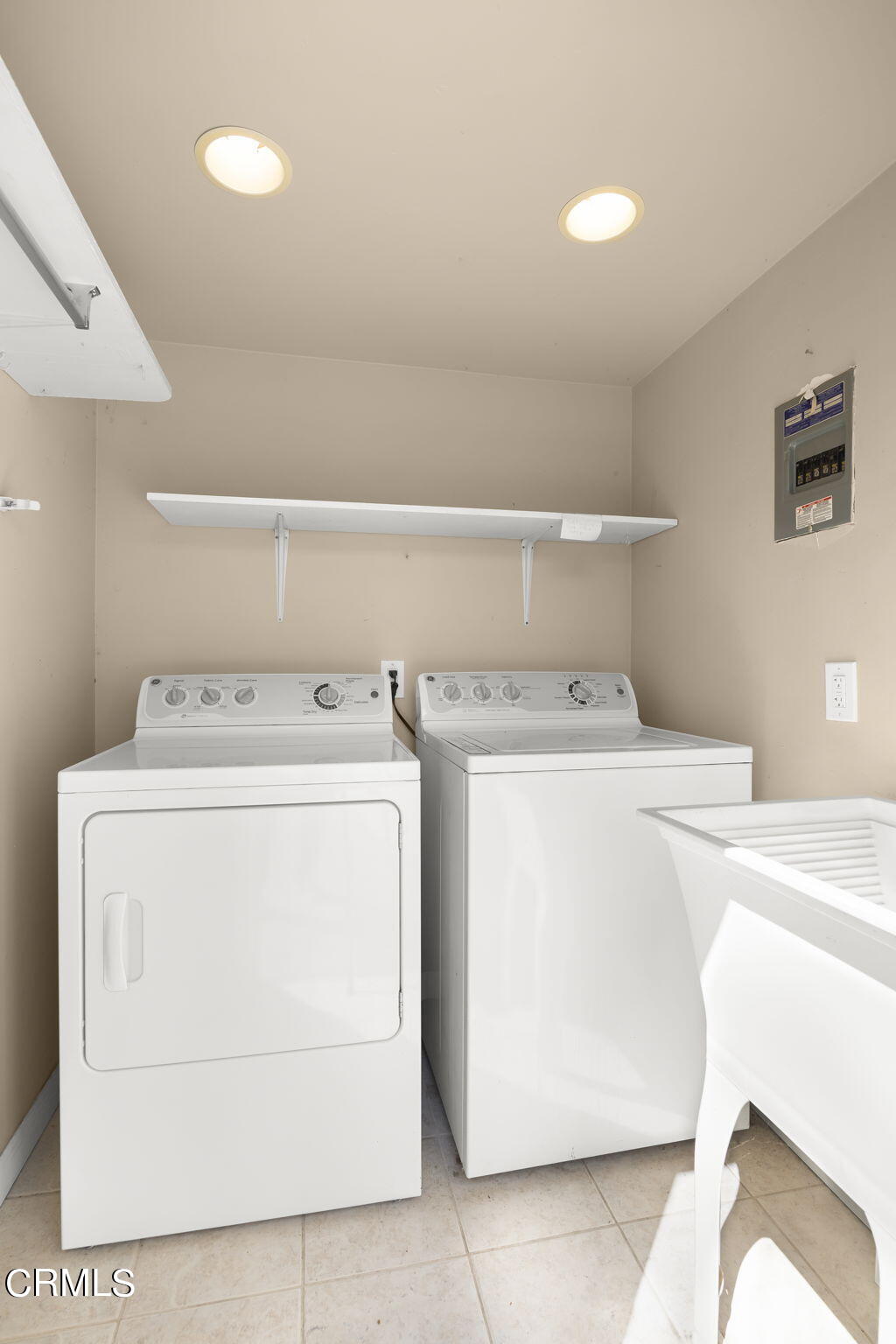 10561 Darling Road Ventura, CA 93004 - Photo 41 of 50 42-web-or-mls-Upmarketmedia_10561Dar-171