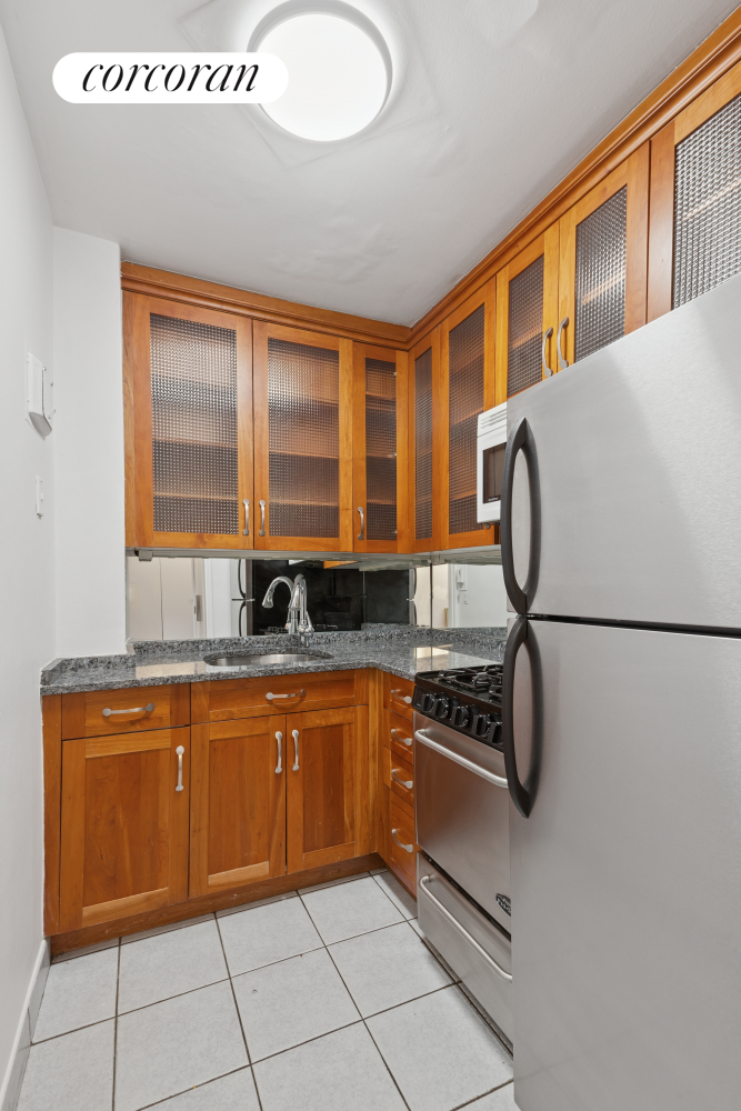 345 East 69th Street, Unit 2B Manhattan, NY 10021 - Photo 5 of 6