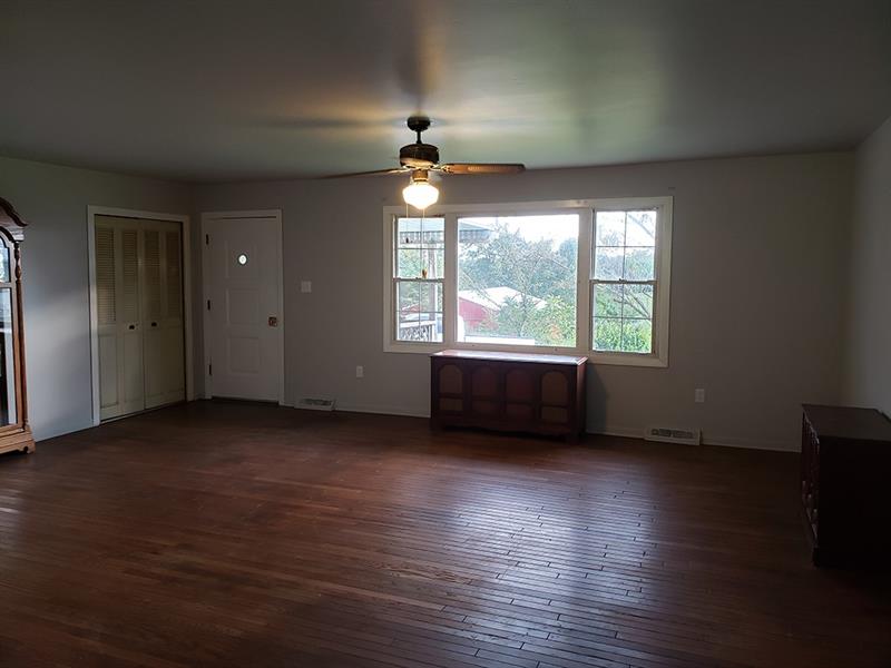 352 Mutton Hollow Road Rural Valley, PA 16249 - Photo 8 of 20 Living Room